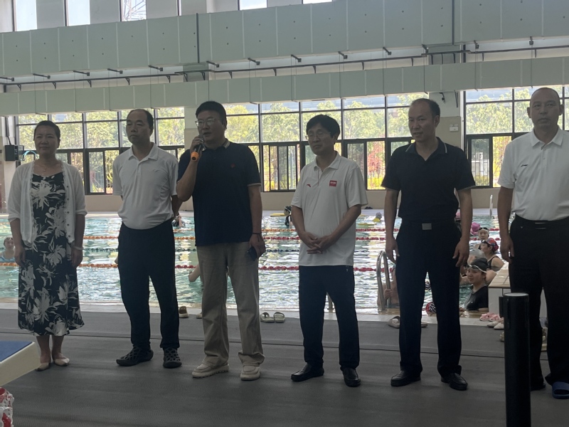 我校2026年教职工游泳比赛成...