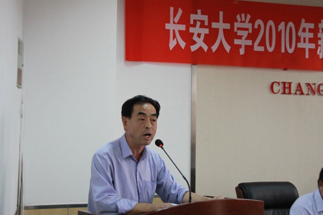 资源学院博士生导师杨兴科教授代表老教师发言